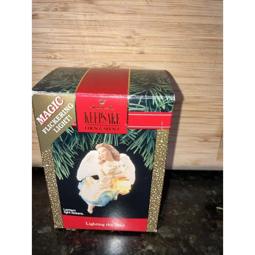 1992 Hallmark Christmas Ornament LIGHTING THE WAY Magic Flickering Light Angel